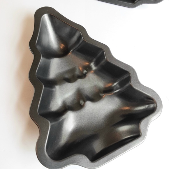 Lot of 2 Wilton Christmas Tree Non-Stick Baking Pans 10 x 7 - Picture 3 of 7